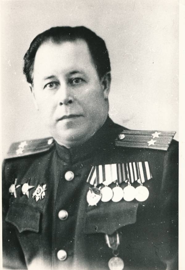 Portreefoto. Nikolai Komissarov, 86. laskurdiviisi 284. laskurpolgu komandöri asetäitja. Tartu 1944 vabastamise lahingutest osavõtnu. 1940ndatel.