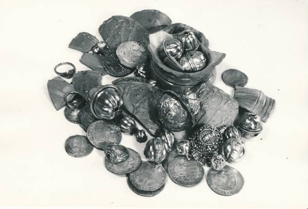 Tartu Linnamuuseumi ekspositsioon. Hõbeaare 16. sajandist. 1975.a.