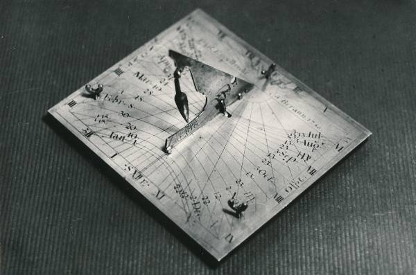 Tartu Linnamuuseumi ekspositsioon. Päikesekell. 1975.a.