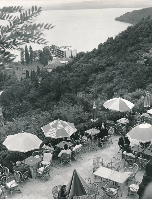 Vaated Ungarist. Foto on kingitud Tartu delegatsioonile, kes osales sõpruslinna Veszprémi vabastamise 30. aastapäeva pidustustel.