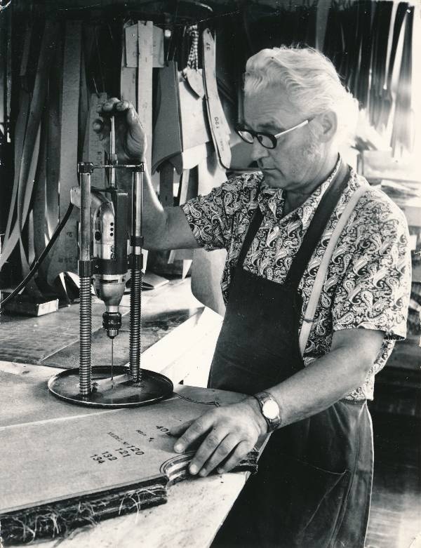 Portreefoto. Tartu Õmblusvabriku Sangar juurdelõikaja Nikolai Piirimägi. 1970ndatel.