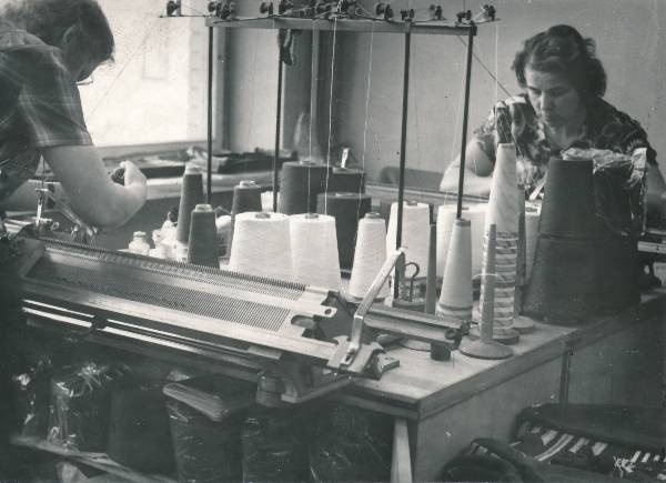Eesti NSV Kunstifondi Tartu töökoja kudumistsehh. 1976.a.