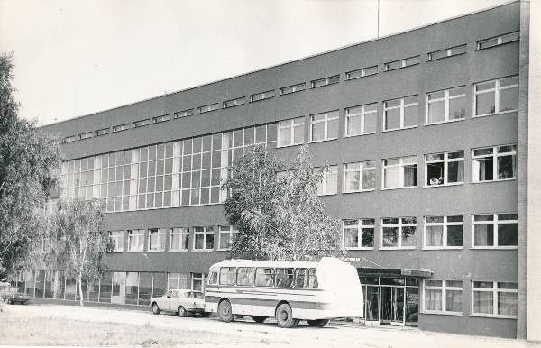 Tartu Autode Remondi Katsetehas. Uus hoone. 1976.a.