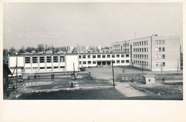Tartu VI keskkool. Uus tn 54. 1976.a.