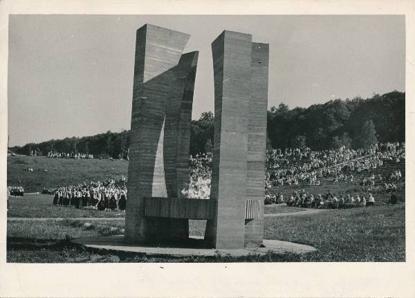 Tööstusveteranide II vabariiklik kokkutulek. Tartu lauluväljak, 07.06.1970.a.