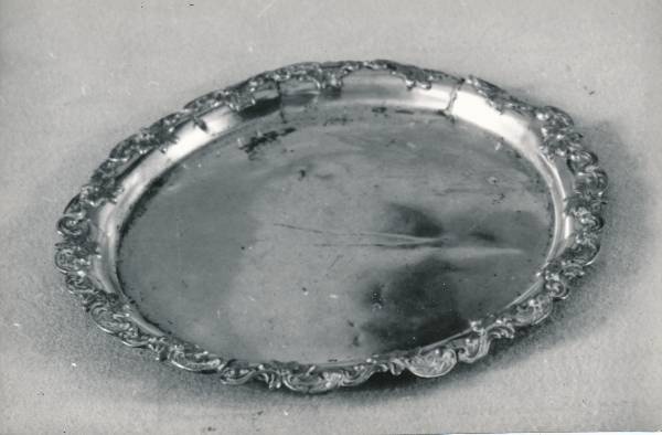 Tartu kirikutes leiduvad kultusesemed. Leivik ehk pateen Katoliku kirikus, Veski (Burdenko) tn 1. 1976.a.