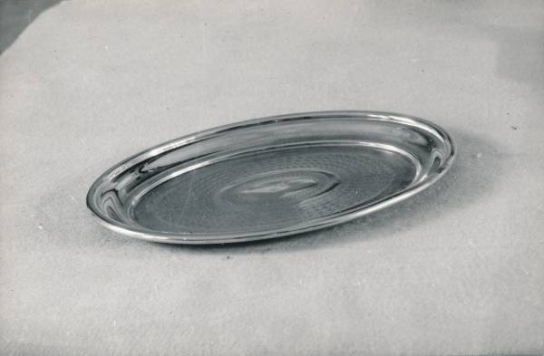 Tartu kirikutes leiduvad kultusesemed. Leivik ehk pateen Katoliku kirikus, Veski (Burdenko) tn 1. 1976.a.