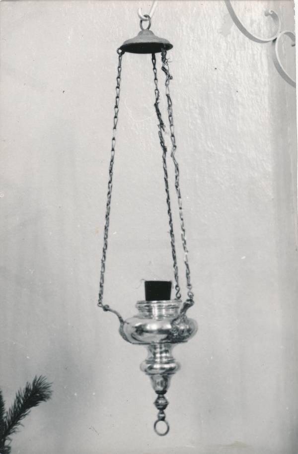 Tartu kirikutes leiduvad kultusesemed. Õlilamp Katoliku kirikus, Veski (Burdenko) tn 1. 1976.a.