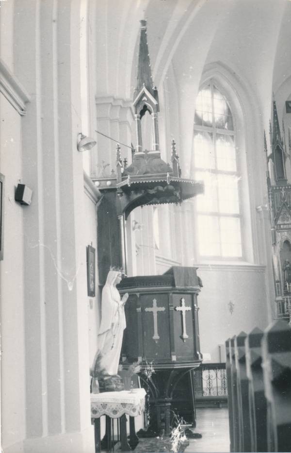 Tartu kirikutes leiduvad kultusesemed. Kantsel Katoliku kirikus, Veski (Burdenko) tn 1. 1976.a.