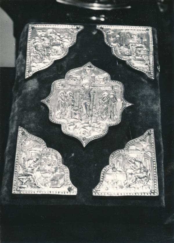 Tartu kirikutes leiduvad kultusesemed. Evangeelium vanausuliste palvemajas, Põik tn 10. 1976.a.