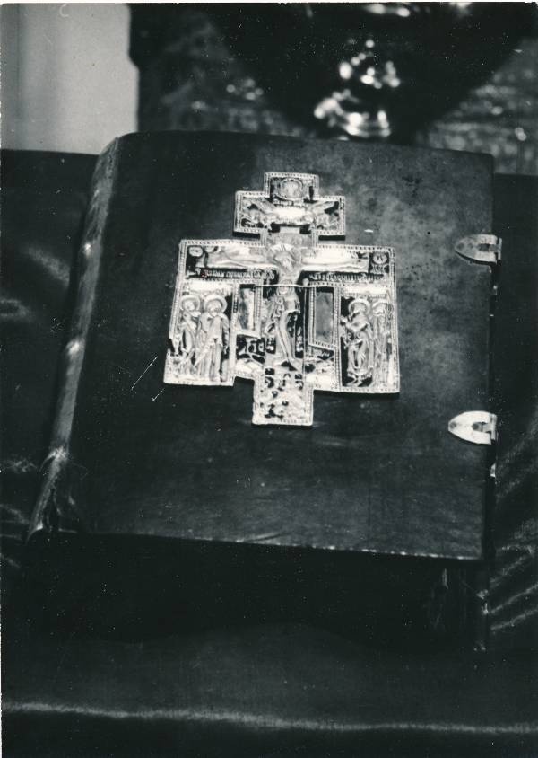 Tartu kirikutes leiduvad kultusesemed. Evangeelium vanausuliste palvemajas, Põik tn 10. 1976.a.