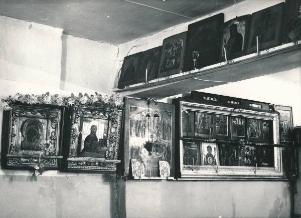 Tartu kirikutes leiduvad kultusesemed. Ikoonid vanausuliste palvemajas, Põik tn 10. 1976.a.