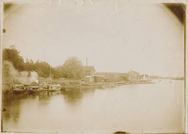Emajõgi, paadid kaldal. 19. sajand.