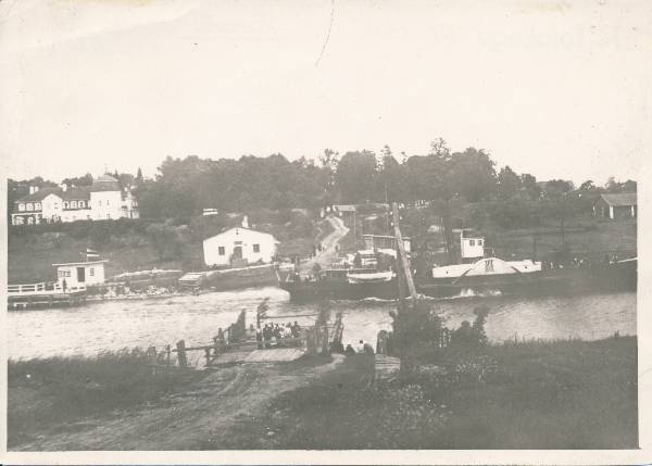 Emajõe ületuskoht - Kavastu parv,  taga Kavastu mõis. Aurulaev Emajõel. 1920-1925