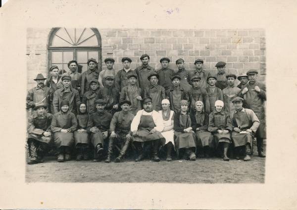 Tartu Lihakombinaat. Lihaekspordi tapatsehhi töötajad. 1940ndatel.