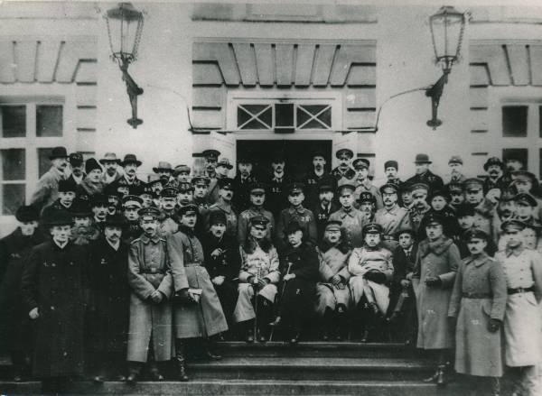 Grupifoto. Saksa okupatsioonivõimud ja professuur. Tartu, 1918.a.