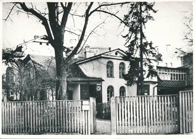 Tartu linnavaade. Prantsuse Instituut (TÜ keemiahoone kohal). 1920ndatel.  similar photo