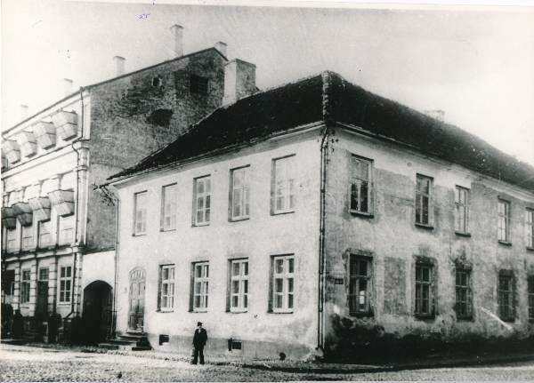 Tartu linnavaade. Vangla Jaani tn (Võimla ja Ülikooli tn nurk). 1930ndatel.