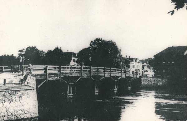 Tartu linnavaade. Puusild (põles maha 23.06.1923). 19. sajandi lõpus.