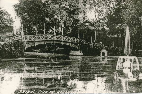 Tartu linnavaade. Tiik käsitööseltsi aias. 20. sajandi algus.