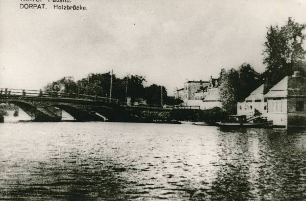 Tartu linnavaade. Puusild Emajõel. 20. sajandi algus.