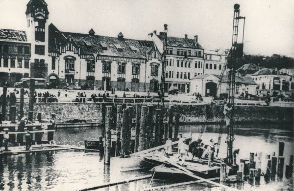 Tartu linnavaade. Saksa okupatsiooniaegne ajutise puusilla ehitus. 1940ndatel.