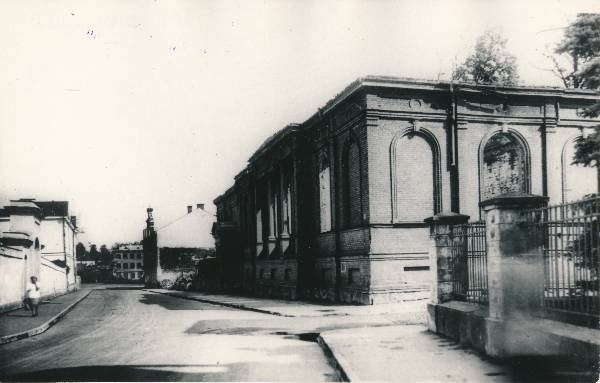 Tartu linnavaade. Varemetes kesklinn, võimla Lai (Mitšurini) tn. 1944.a.