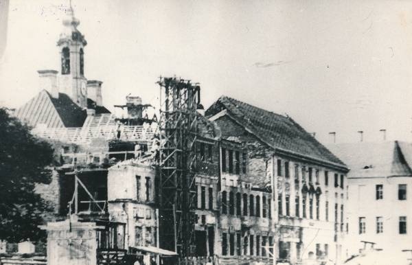 Tartu linnavaade. Varemetes kesklinn, Ülikooli tn. 1944.a.