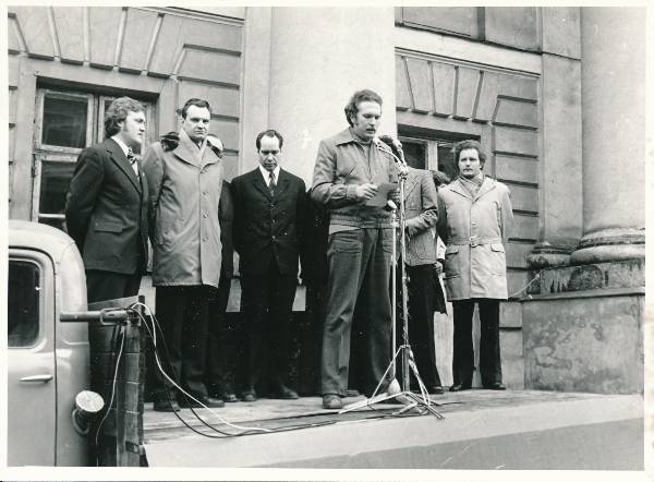 Rahvaste sõpruse päevad TÜ peahoone ees 1977a.