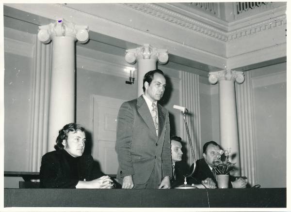 Ülikooli parteikomitee sekretär A. Kiris avab uue konstitutsooni vastuvõtmisele pühendatud miitingu TÜ aulas 1978a.