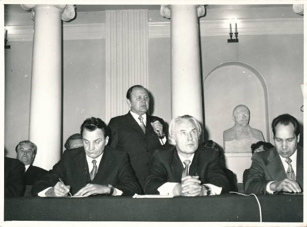 Pressikonverents TÜ aulas 1977a.