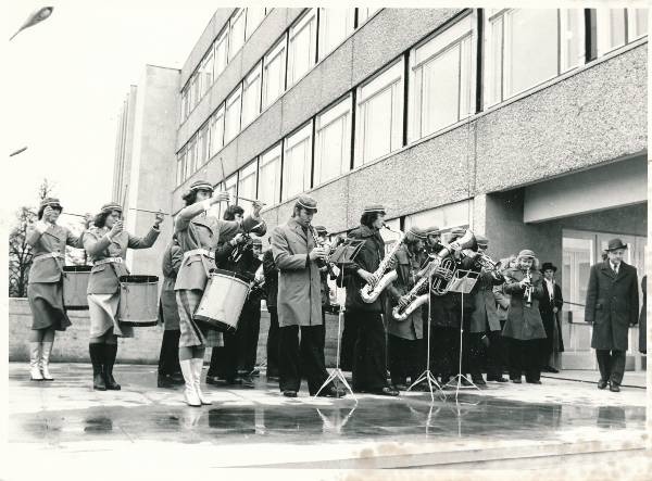 TÜ 175. aastapäeva pidustused 1977a. Füüsikahoone avamine Tartus Tähe tn alguses.