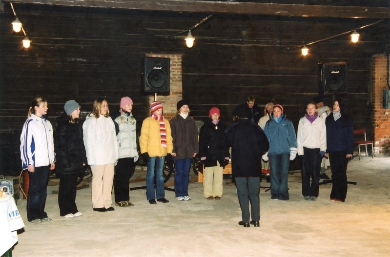 Leivapäeva avamine. Esineb Ülenurme neidude ansambel Britt Laatsi juhendamisel