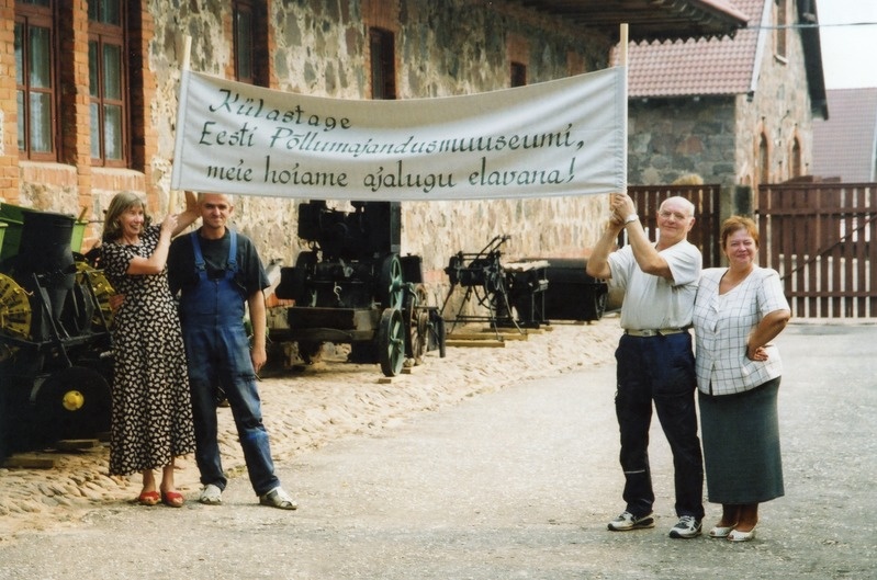 Sügisnäituseks Eesti Põllumajandusmuuseumis valmistuvad  E. Pärn, A. Karelson, E. Vasar, I. Sepping