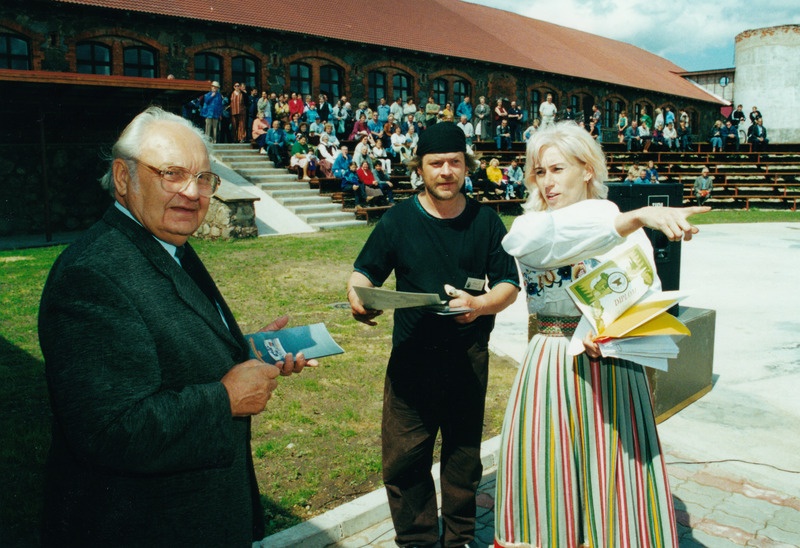 XI Üleriigilised Seppade päevad Eesti Põllumajandusmuuseumis 30. juuni -1.juuli 2000.  Seppade autasustamine
