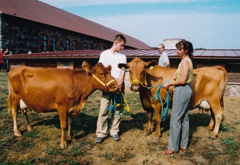Sügisnäitus ja Tõuloom 2002 Eesti Põllumajandusmuuseumis, tõuloomade demonstratsioon
