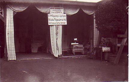 Tütarlaste Põllu- ja Majapidamis Kooli väljapanek Sahkapuul