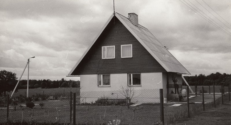 Lauristini nim. kolhoosi ühepereelamud