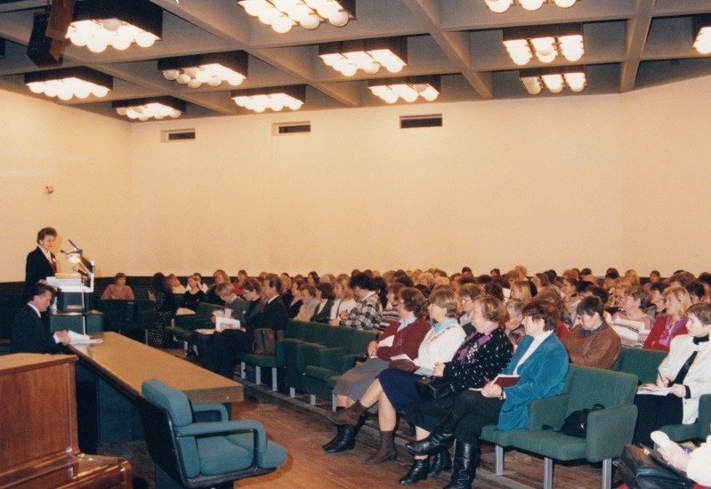 Õppepäev Tartus riikliku programmi "Piim" raames. Esineb Tallinna Linna Sotsiaal- ja Tervishoiuameti peaspetsialist Ene Tomberg