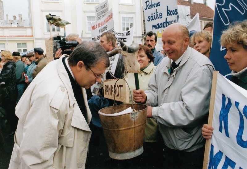Põllumeeste meeleavaldus Toompeal 13.10.1998.a.