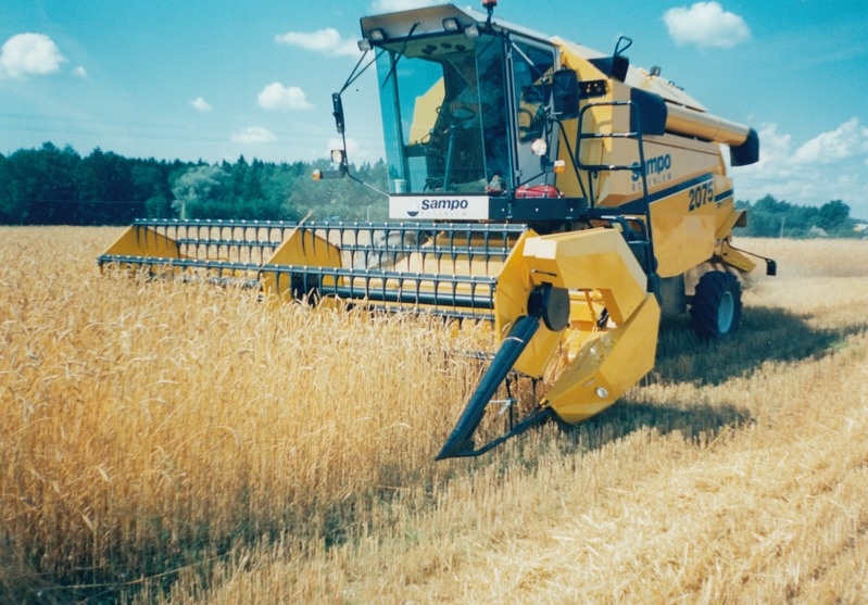 Sampo 2075 Olustvere Kõrgema Põllumajanduskooli nisupõllul