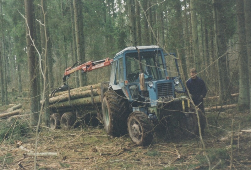 Paistu masina- ja metsaühistu tõstukiga metsaveokäru