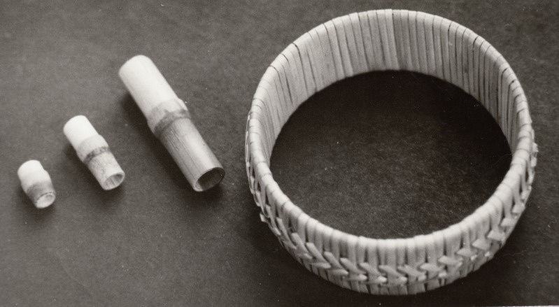 Roost punutud käevõru