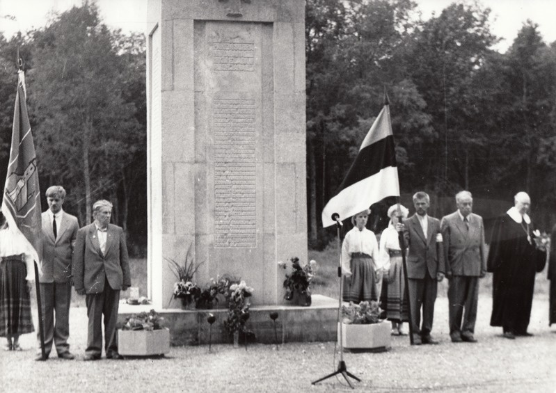 Virulaste päevad. Pidulik koosolek Vabadussõja mälestussamba jalamil