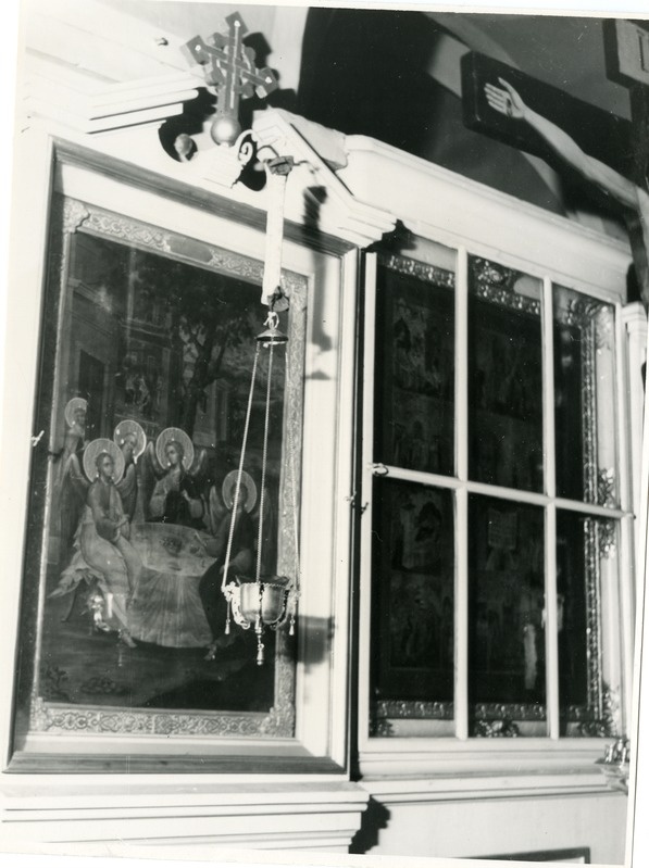 Kuressaare EAÕK Püha Nikolai kirik: ikoonid Jumala ilmumine kolme teekäija näol ning Ülempiiskop Püha Nikolai ja tema uuestisünd