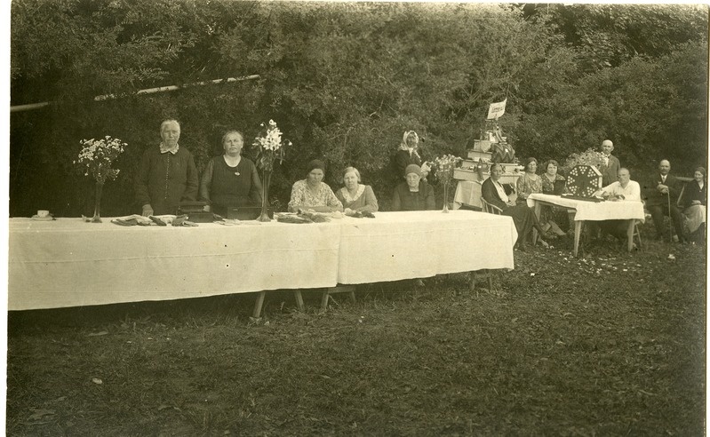 Kuressaare Lossihoovis korraldatud näitemüük Nikolai kiriku heaks