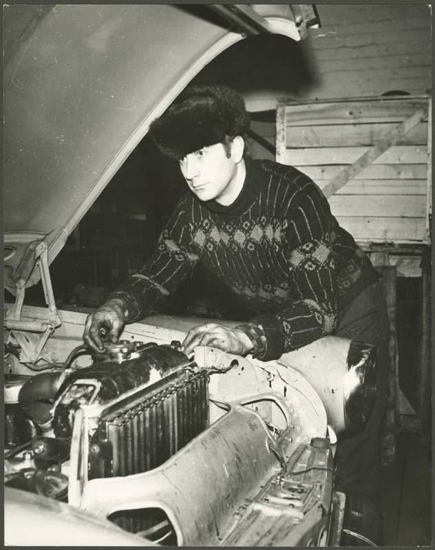 August Järvelainen Kommunismi kolhoosi töökojas