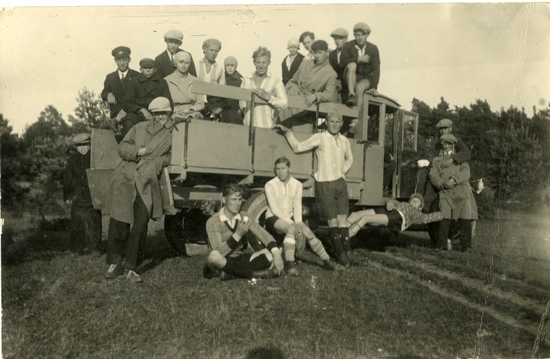 Kuressaare Töölisspordi Ühingu jalgpallimeeskond Mustjalas enne kojusõitu