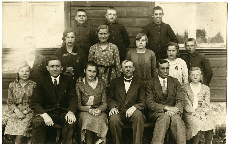 Taritu Algkooli lõpetajad ja õpetajad 1933.a. kevadel.