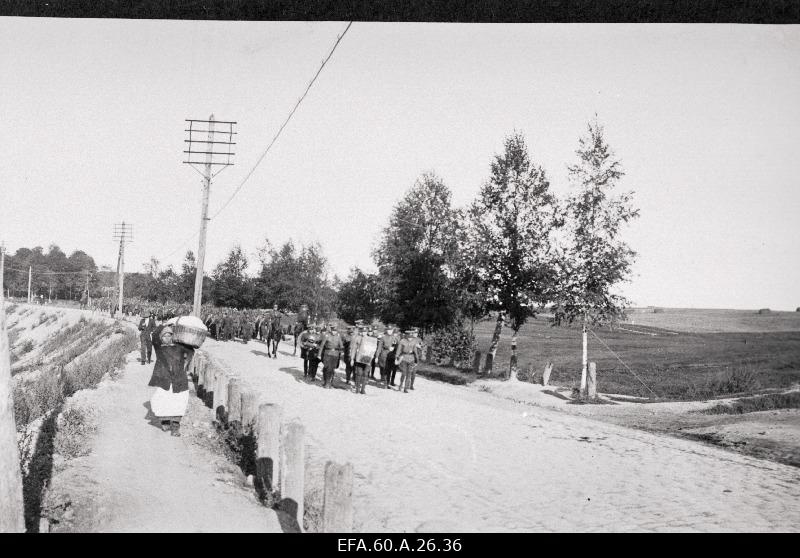 Sakala Jalaväerügemendi väeosad suundumas Viljandisse Värska laagrist tulekul.